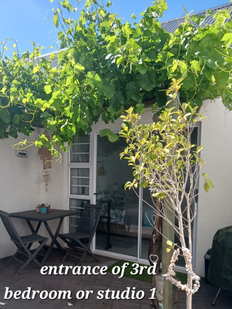 4 Bedroom Property for Sale in The Cove Western Cape